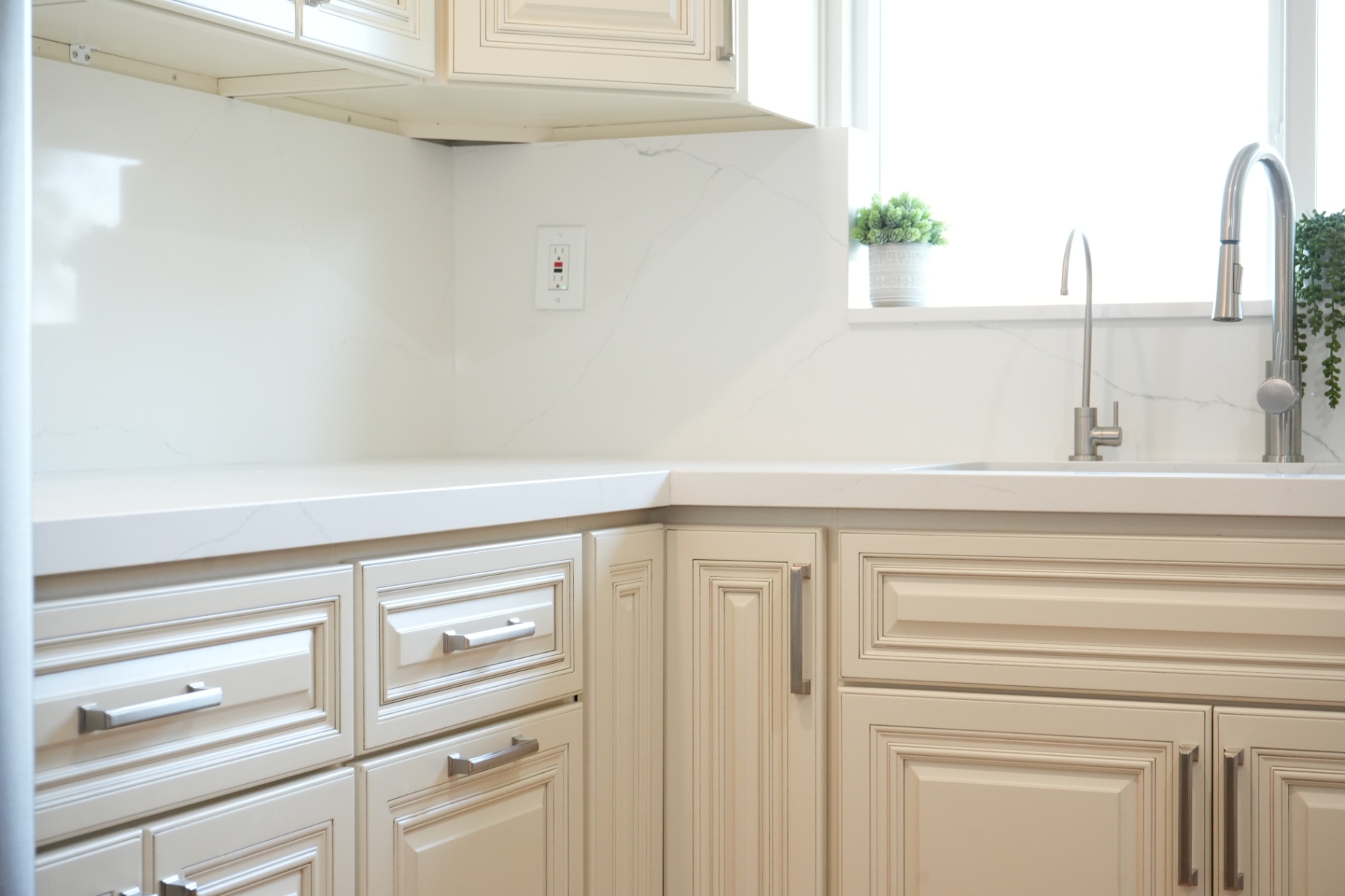 Traditional Raised-Panel kitchen remodel in La Puente, CA by Master Kitchen Los Angeles