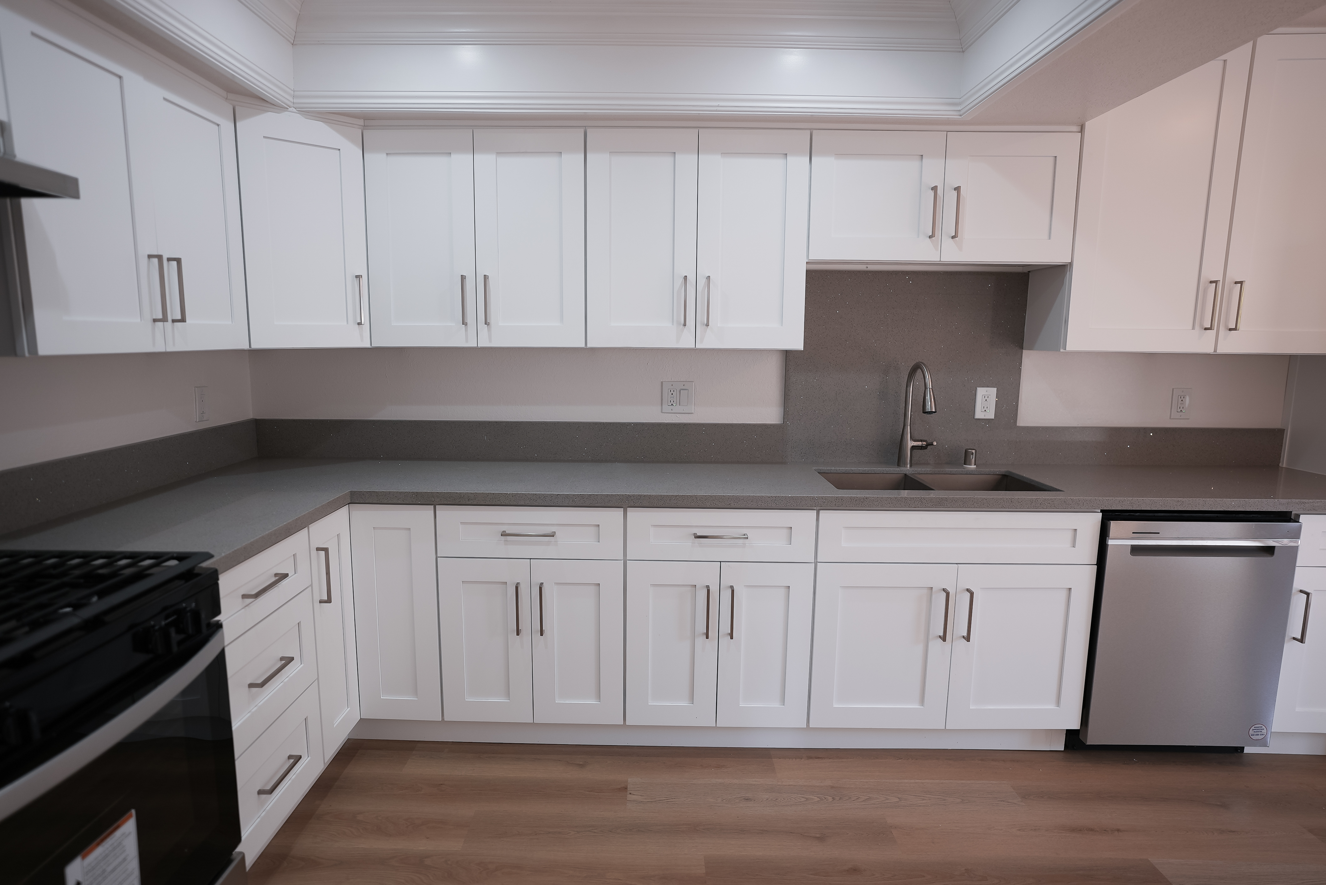 Huntington Beach kitchen remodel by Master Kitchen — bright coastal kitchen with custom cabinetry and stone surfaces